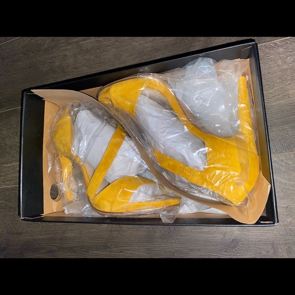 Kenneth Cole heels - Picture 7 of 8